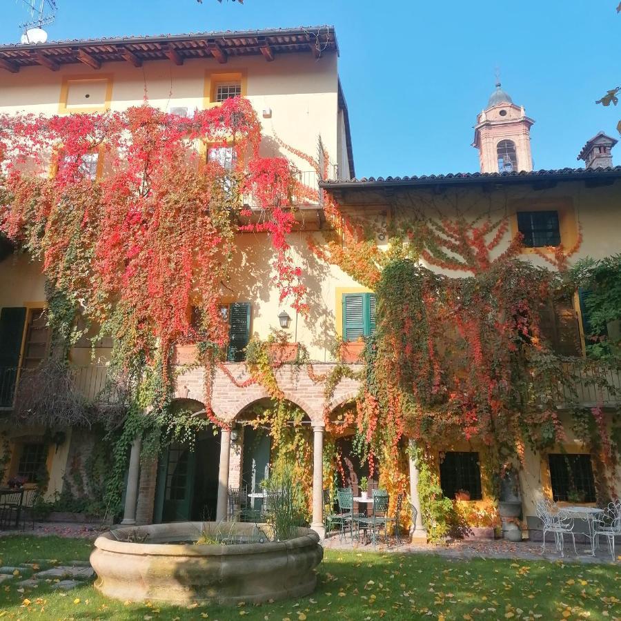 Bed and Breakfast Palazzo Sismonda Corneliano d'Alba Exterior foto