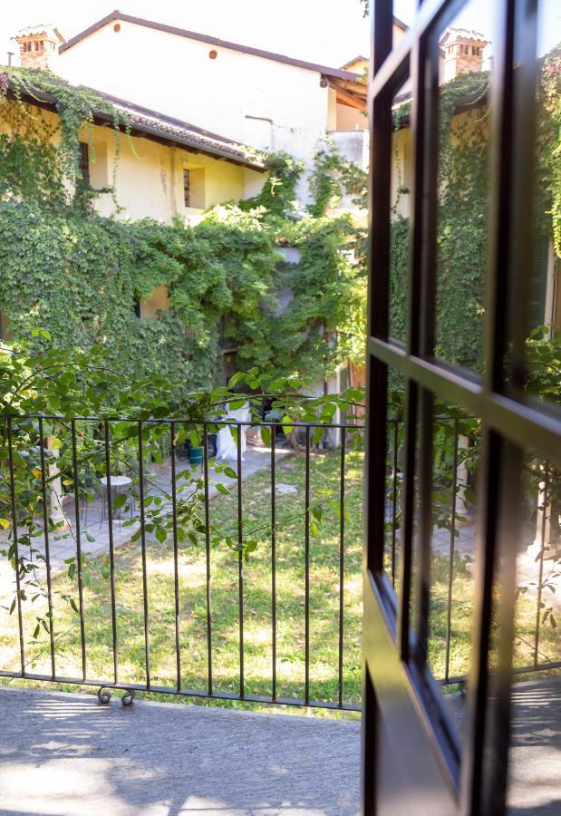 Bed and Breakfast Palazzo Sismonda Corneliano d'Alba Exterior foto