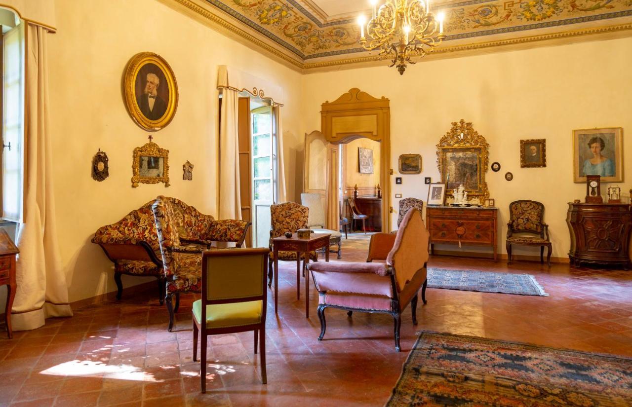 Bed and Breakfast Palazzo Sismonda Corneliano d'Alba Exterior foto