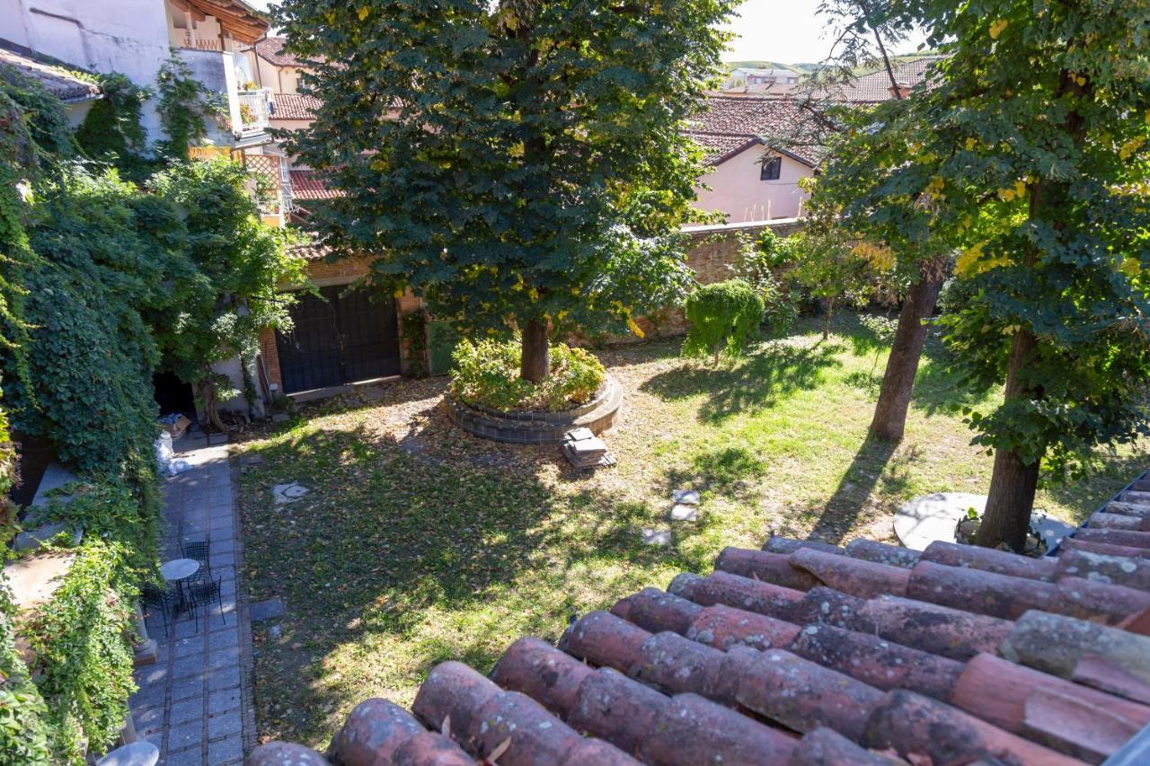 Bed and Breakfast Palazzo Sismonda Corneliano d'Alba Exterior foto