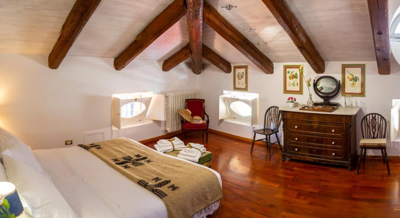 Bed and Breakfast Palazzo Sismonda Corneliano d'Alba Exterior foto
