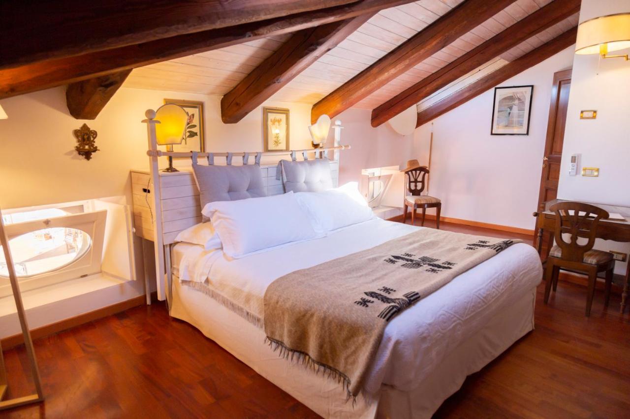 Bed and Breakfast Palazzo Sismonda Corneliano d'Alba Exterior foto